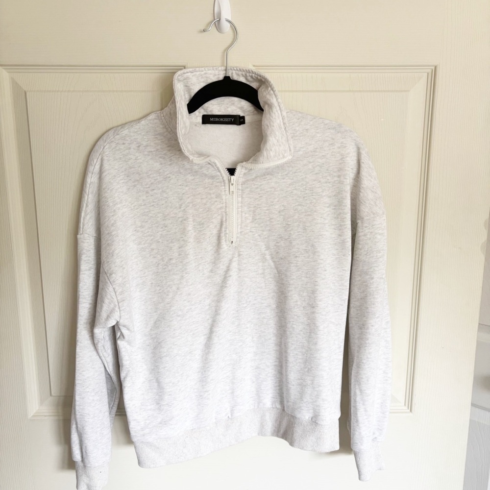 Amazon Gray Quarter-Zip Matching Set - Sweatshirt and Shorts Size Small